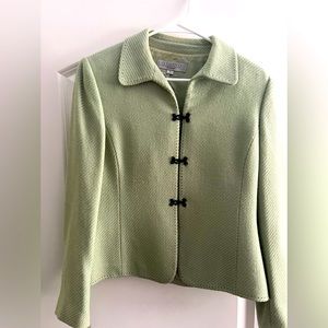 Tahari- studio women size 8 jacket